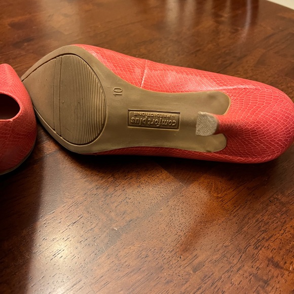 EUC Coral comfort plus pointy toe heels (size 10) by Predictions - Picture 5 of 5
